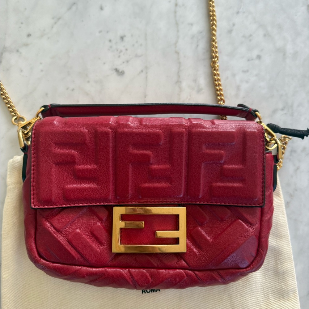 Fendi Baguette Mini Bag 
Red nappa leather bag with FF motif - Picture 11 of 13